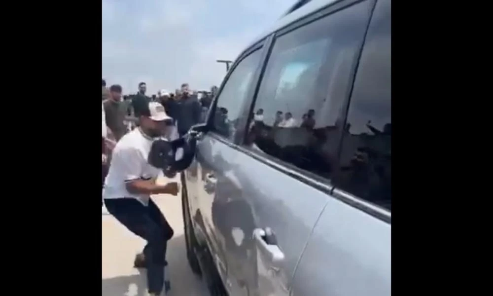 Μέση Ανατολή: Φοιτητές επιτέθηκαν σε όχημα που μετέφερε Ευρωπαίους